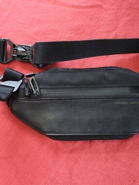 Waterfield San Francisco Mini-Hip Sling.